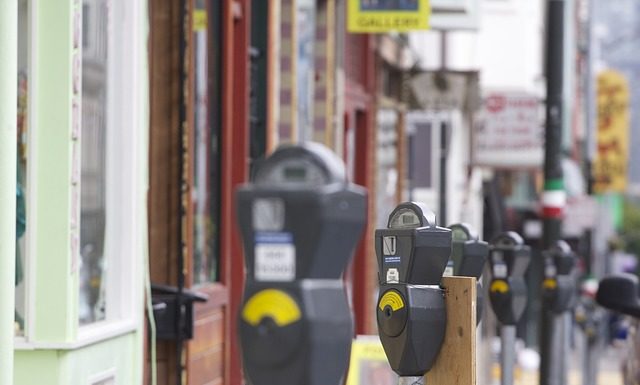 Parkingi w centrach miast będą 3 razy droższe. Resort rozwoju chce nowych przepisów