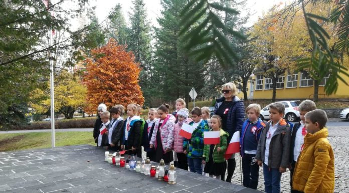 Młodzi wiekiem, ale za to wielcy sercem dla Powstańców