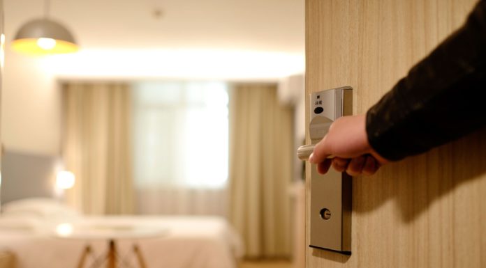 Premier odniósł się do sytuacji hotelarzy. Kiedy hotele zostaną otwarte?