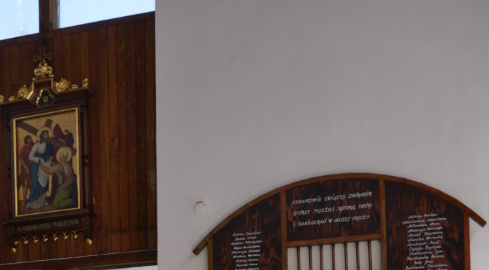 Odsłonięcie i poświęcenie tablicy “WAGON Sybiraków” film i foto