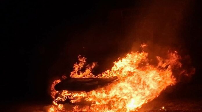 Pożar samochodu w Świeradowie-Zdroju o poranku – przyczyny zdarzenia nieznane